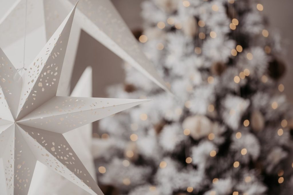 DIY étoile de Noël en papier : 7 étapes pour faire soi-même